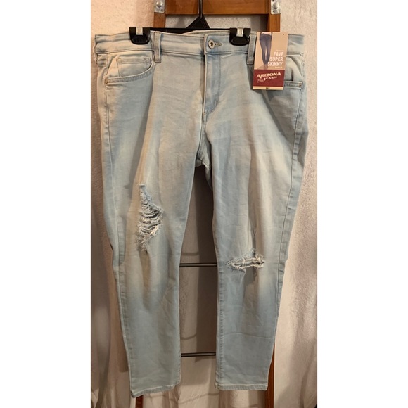 Ripped Jeans - Picture 1 of 4